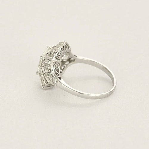 Bague 57 Bague - Bague chaton pyramidal princesse en platine et diamants 58 Facettes LJBAV3