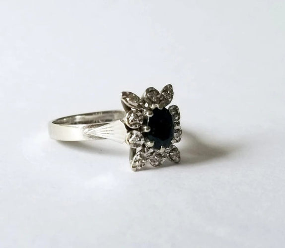 Bague 50 Bague pompadour saphir bleu et diamants en or blanc 18k 58 Facettes