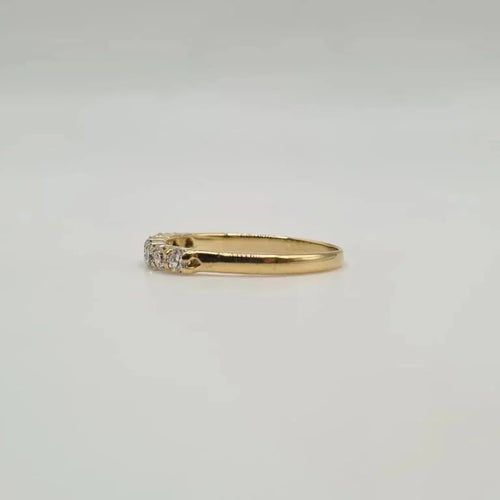 Bague 52 Demi-alliance or jaune 18 carats sertie de diamants 58 Facettes