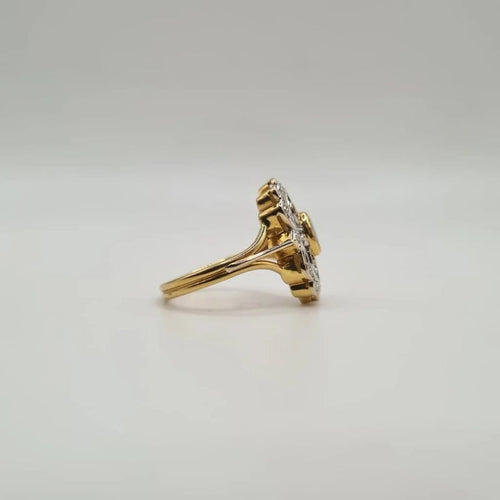 Bague 56 Bague art déco or jaune 18 carats sertie d’un saphir ovale et diamants 58 Facettes