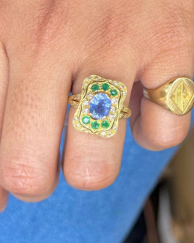Bague 53 Bague entourage Pompadour en or jaune 18 carats saphir, tanzanites et diamants 58 Facettes