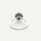Bague 53 Bague marguerite en or blanc 18K, émeraude et diamants 58 Facettes 58FC162
