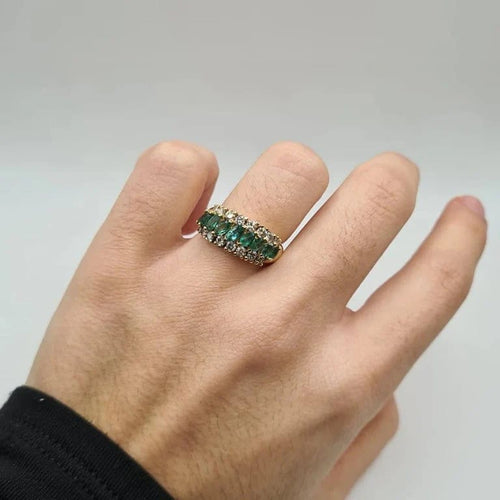 Bague 54 Bague or jaune 18 carats sertie d’émeraudes navettes et diamants naturels 58 Facettes