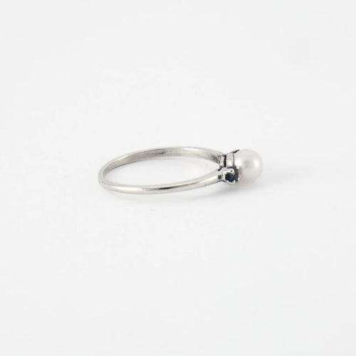 Bague 53 Bague en or blanc, diamants & perle 58 Facettes