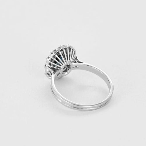 Bague 55 Bague marguerite - Bague en or gris 18k, saphir ovale et diamants 58 Facettes BA514