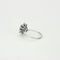 Bague 57 Bague marguerite en or gris, émeraude et diamants 58 Facettes GU88