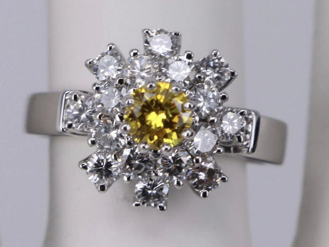 Bague 52.5 Bague en or blanc fleur diamant jaune 58 Facettes BA-42