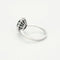 Bague 53 Bague marguerite en or blanc 18K, émeraude et diamants 58 Facettes 58FC162