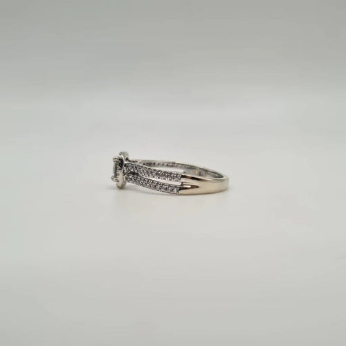 Bague 53 Bague or blanc 14 carats sertie d’un diamant rond & pavage diamants naturels 58 Facettes