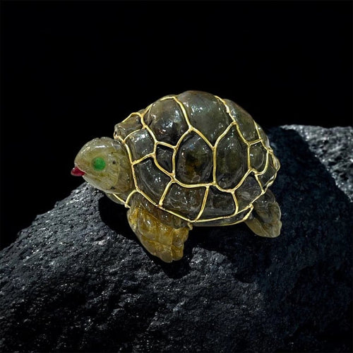 Broche Broche tortue en or et labradorite, émeraudes et rubis 58 Facettes