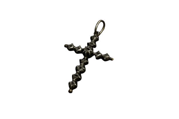Pendentif Croix gothique - Pendentif en or blanc et argent, diamants taille rose 58 Facettes