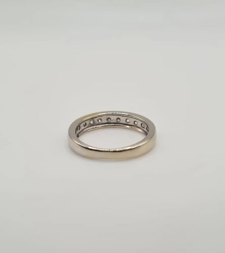 Bague 49 Alliance or blanc sertie de diamants naturels 58 Facettes