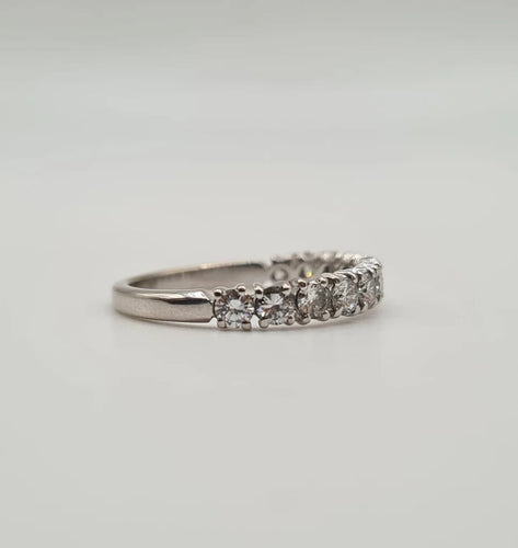 Bague 55.5 Demi-alliance or blanc 18 carats sertie de diamants 58 Facettes