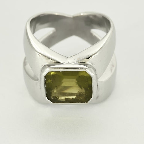 Bague 51.5 Bague moderniste en or gris et péridot 58 Facettes ALB2061