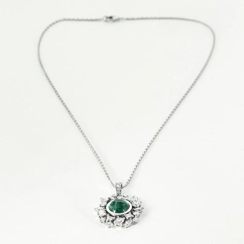 Collier Collier pendentif motif rayonnant en or blanc 18k, émeraude cabochon et diamants 58 Facettes EB5