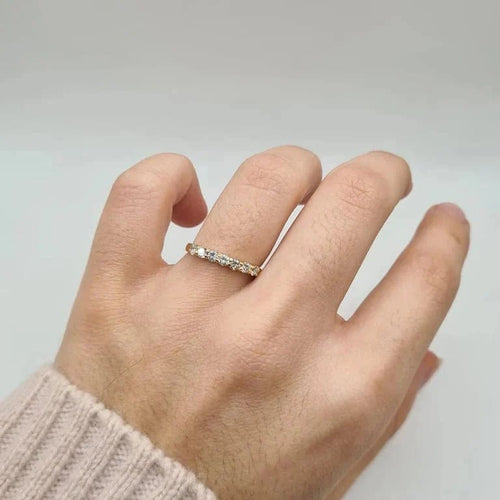 Bague 52 Demi-alliance or jaune 18 carats sertie de diamants 58 Facettes