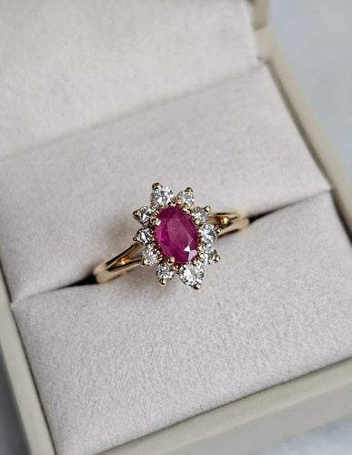 Bague 51.5 Bague marguerite rubis et diamants en or jaune 18 carats 58 Facettes 717
