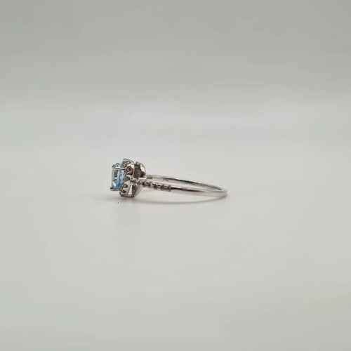 Bague 52 Bague cœur or blanc sertie d’une topaze bleue et diamants 58 Facettes