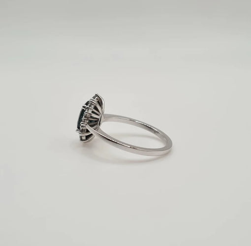 Bague 53 Bague or blanc carats sertie d'un saphir et de diamants naturels 58 Facettes