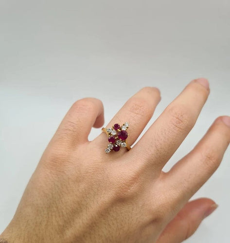 Bague 53 Bague or jaune, diamants, rubis 58 Facettes