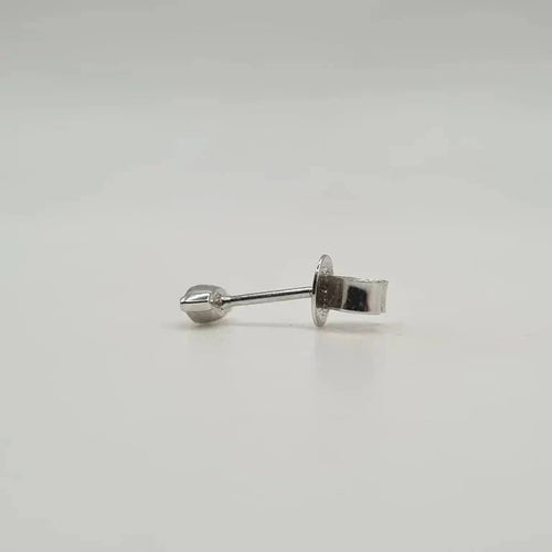 Boucles d'oreilles Boucle d’oreille puce or blanc 18 carat sertie d’un diamant navette 58 Facettes
