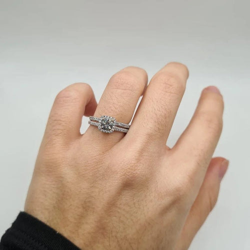 Bague 53 Bague or blanc 14 carats sertie d’un diamant rond & pavage diamants naturels 58 Facettes