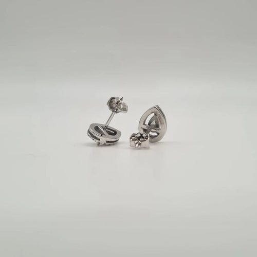 Boucles d'oreilles Boucles d'oreilles en or blanc 18 carats serties de diamants naturels 58 Facettes