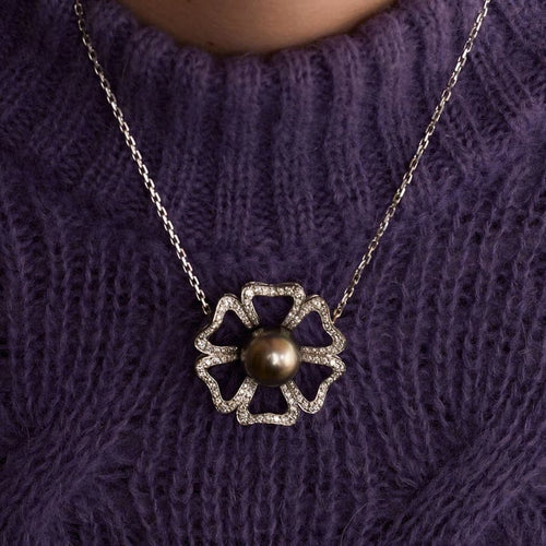 Collier Collier fleur Or blanc Diamants Perle 58 Facettes