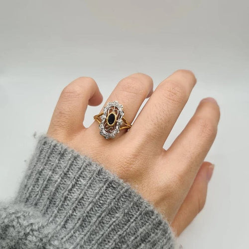 Bague 56 Bague art déco or jaune 18 carats sertie d’un saphir ovale et diamants 58 Facettes