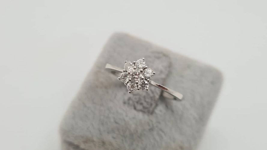 Bague 54 Bague en Or blanc, diamants 58 Facettes
