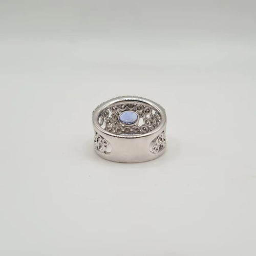 Bague 54 Bague or blanc sertie d'un saphir synthétique et diamants naturels 58 Facettes