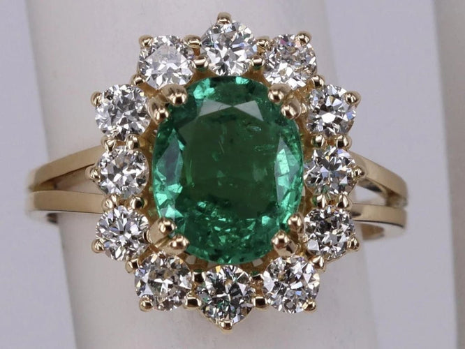 Bague 50 Bague ovale en or jaune pavé d'émeraudes et de diamants 58 Facettes BA-668