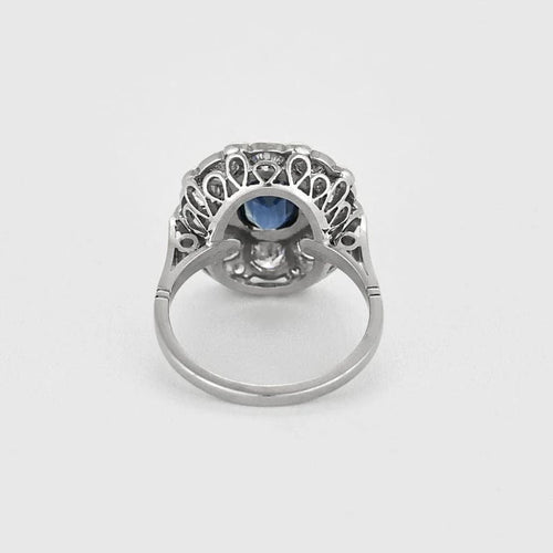 Bague 56 Bague Marguerite en platine et saphir ovale, entourage de diamants 58 Facettes LJ 24- 178