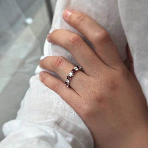 Bague 53 Demi Alliance - Or blanc, Diamants & Rubis 58 Facettes 250035SP