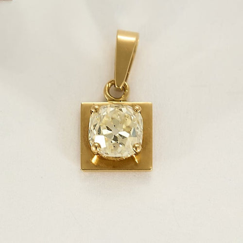 Pendentif Pendentif en or jaune et diamant 58 Facettes CHAL1371