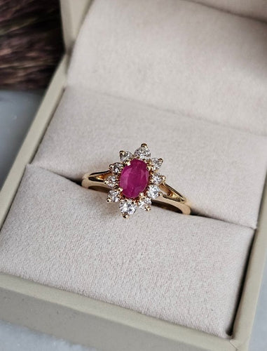 Bague 51.5 Bague marguerite rubis et diamants en or jaune 18 carats 58 Facettes 717