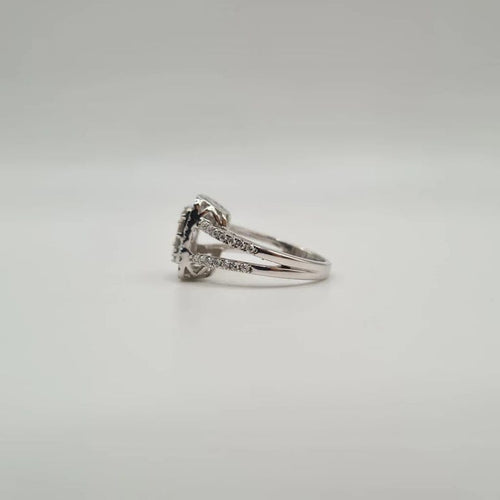 Bague 53 Bague or blanc sertie de diamants ronds et baguettes 58 Facettes