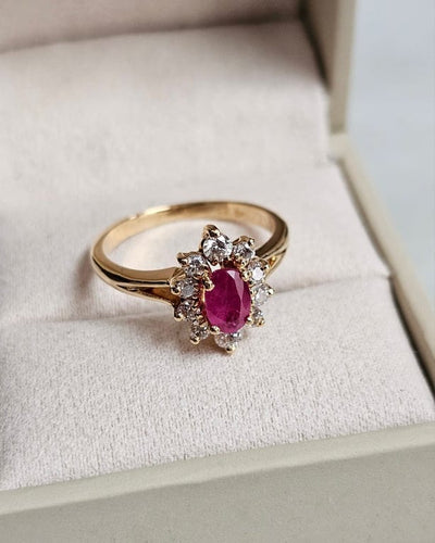 Bague 51.5 Bague marguerite rubis et diamants en or jaune 18 carats 58 Facettes 717