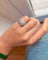 Bague 53 Bague chevalière Art déco en platine et diamants 58 Facettes elen