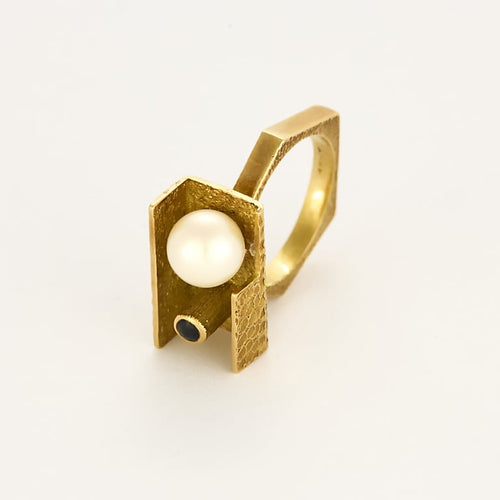 Bague 50 Bague moderniste en or jaune , perle de culture 58 Facettes DIE1723