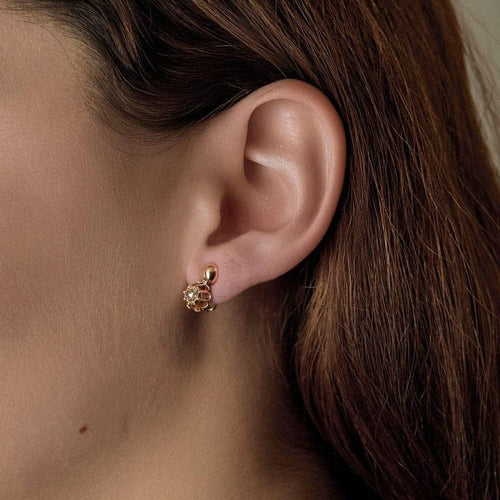 Boucles d'oreilles Boucles d'oreilles clips dormeuses en or jaune 18k et diamants 58 Facettes DADB-04
