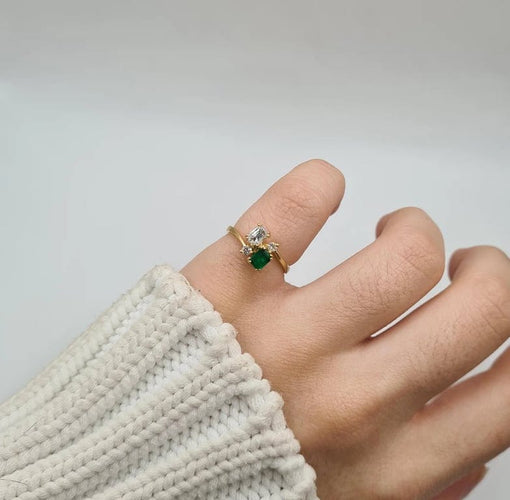 Bague 49.5 Bague or jaune 18 carats sertie d'une émeraude et diamants naturels 58 Facettes