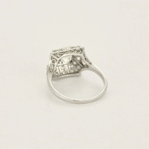 Bague 57 Bague - Bague chaton pyramidal princesse en platine et diamants 58 Facettes LJBAV3