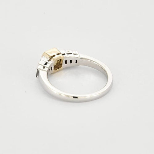 Bague 54,5 Bague diamant jaune taille carré en or jaune et blanc et diamants 58 Facettes LJ26