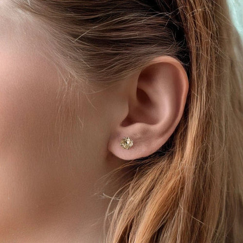 Boucles d'oreilles Paire de Boutons d'oreilles en or blanc et diamants 58 Facettes 58FC134