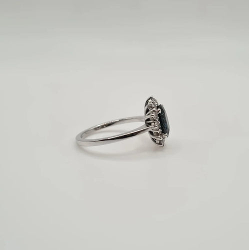 Bague 53 Bague or blanc carats sertie d'un saphir et de diamants naturels 58 Facettes