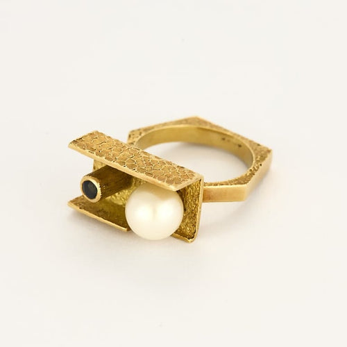 Bague 50 Bague moderniste en or jaune , perle de culture 58 Facettes DIE1723