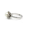 Bague 49 Bague - Or blanc, Perle et Diamants 58 Facettes 250312R