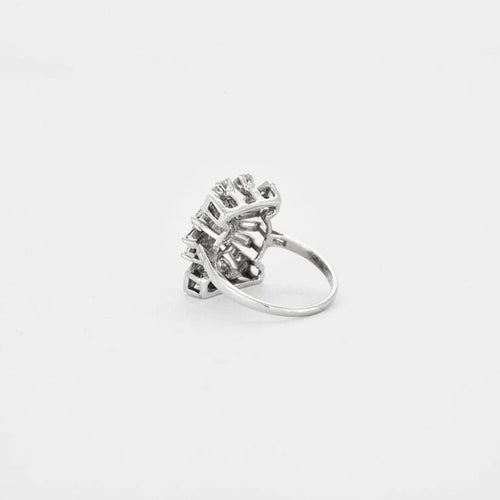 Bague 54 Bague cocktail en or blanc 18 carats et diamants 58 Facettes 1075