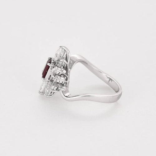 Bague 53.5 Bague mouvementée en or blanc 18k et rubis, diamants 58 Facettes BA661
